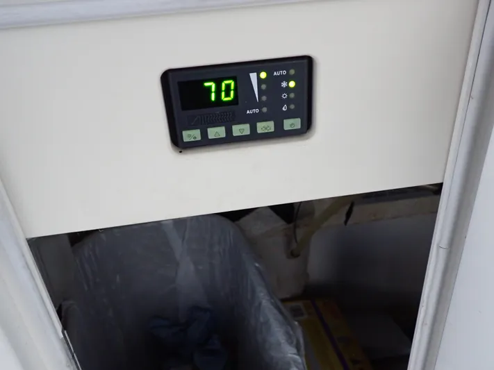 Chillaxin Yacht Photos Pics 