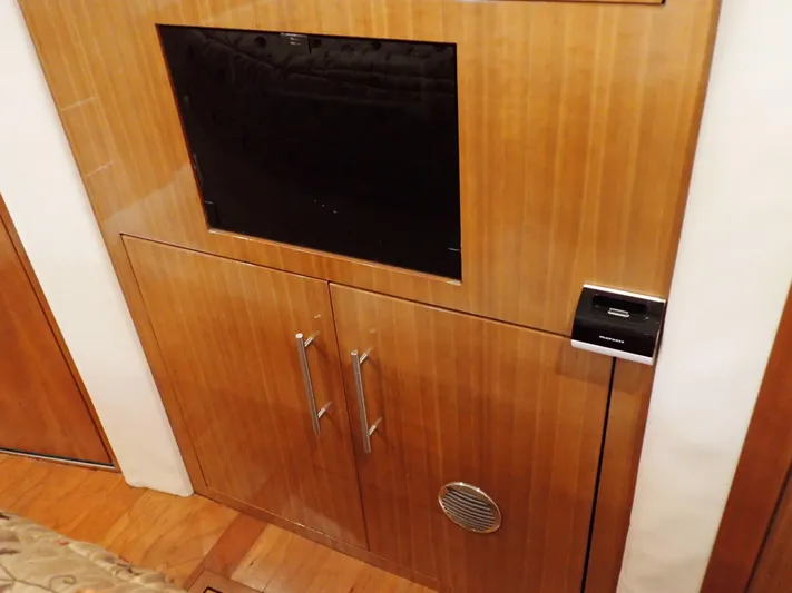 Chillaxin Yacht Photos Pics 