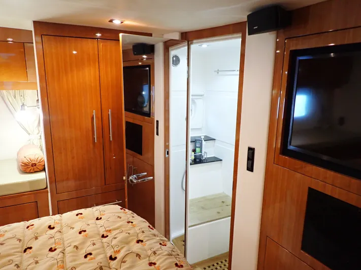 Chillaxin Yacht Photos Pics 