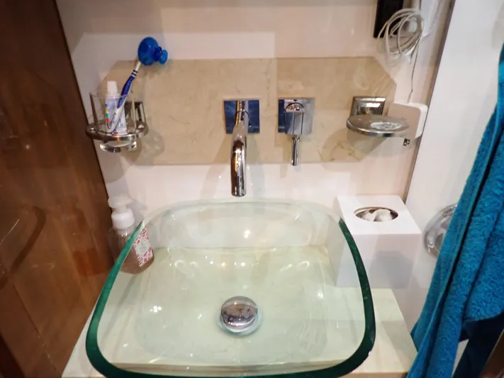 Chillaxin Yacht Photos Pics 