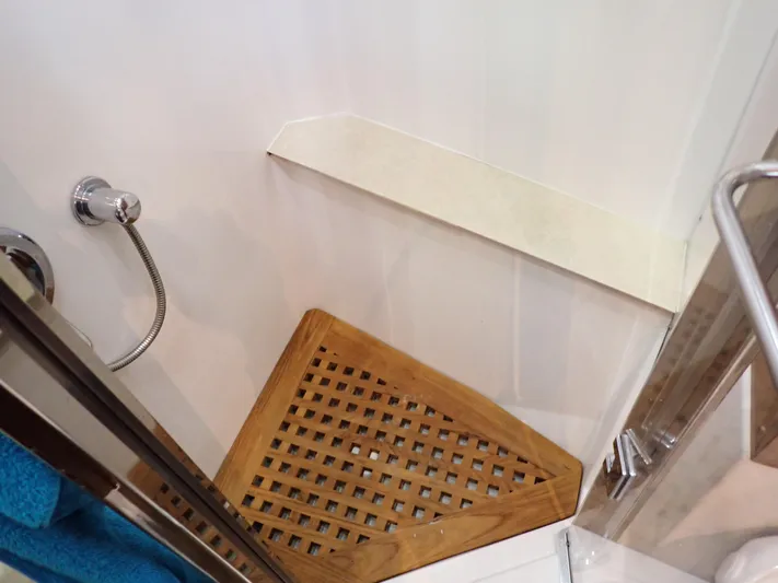 Chillaxin Yacht Photos Pics 