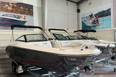 2024 Sea Ray SPX 210 Outboard