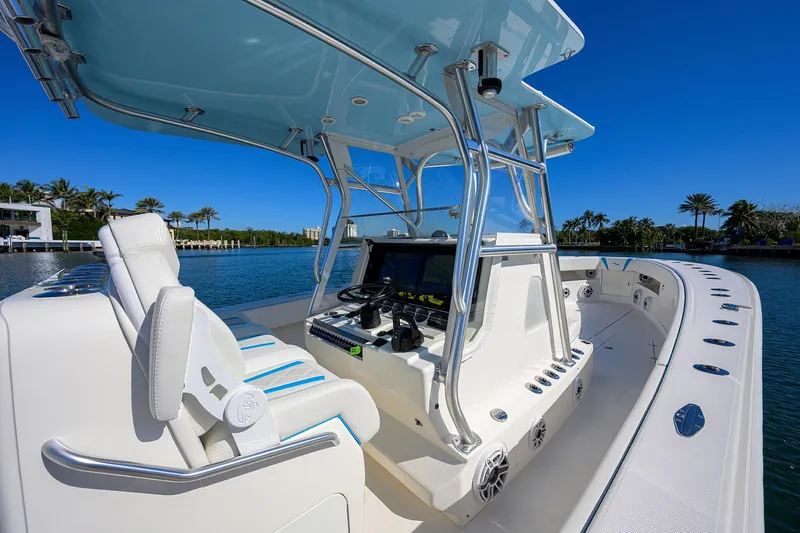  Yacht Photos Pics 2008 SeaVee 39b boat with sleek console, white seating, and blue canopy on a sunny day.