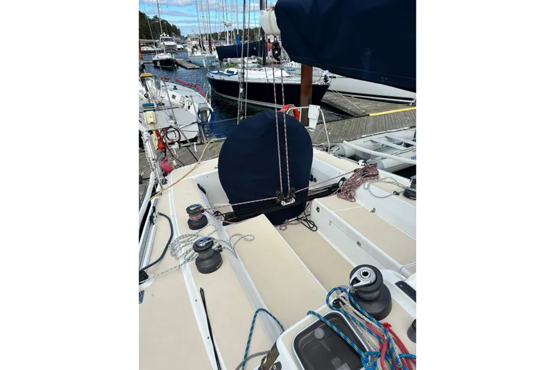 Jane Yacht Photos Pics 2002 J Boats J/120 sailboat deck with winches and ropes at marina.