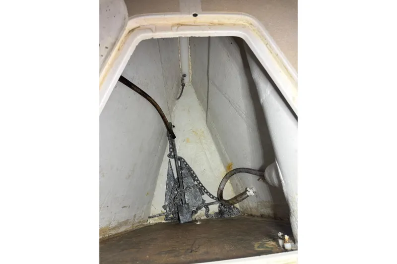 Jane Yacht Photos Pics Interior view of a 2002 J Boats J/120 sailboat anchor locker.