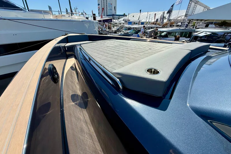  Yacht Photos Pics 2026 Pardo Yachts 50 with sleek deck design and luxurious sunbathing area.