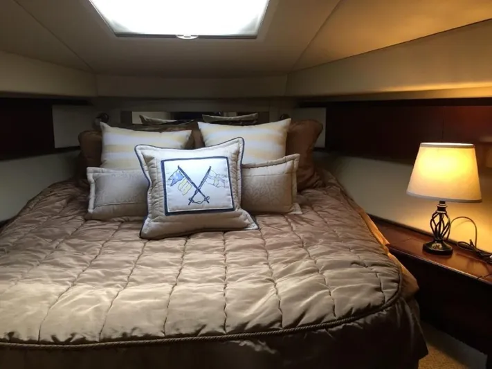 Summer Sanity VI Yacht Photos Pics Luxurious bedroom interior of 2007 Sea Ray 44 Sedan Bridge yacht.