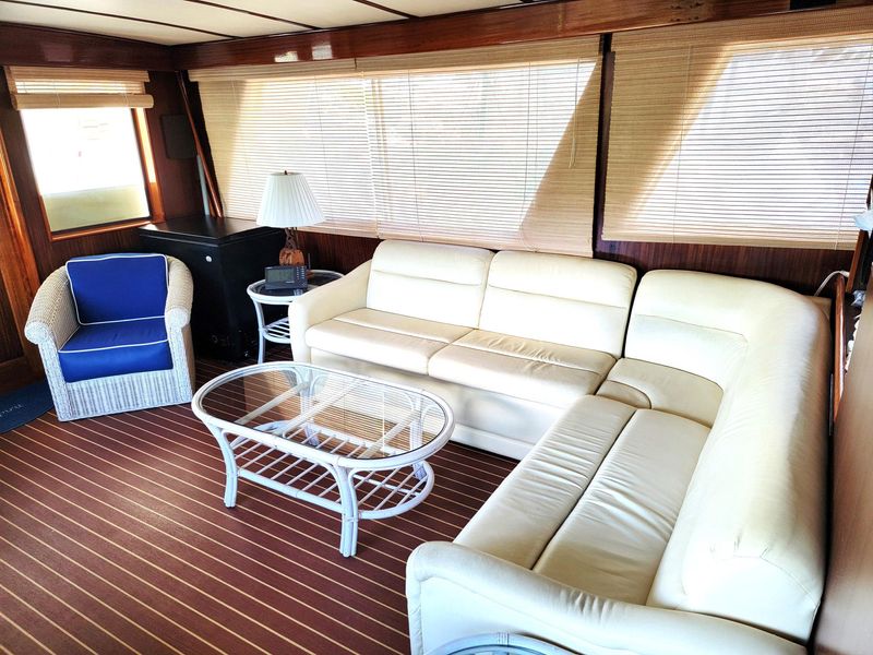 1983 Hatteras 61 Cockpit Motor Yacht