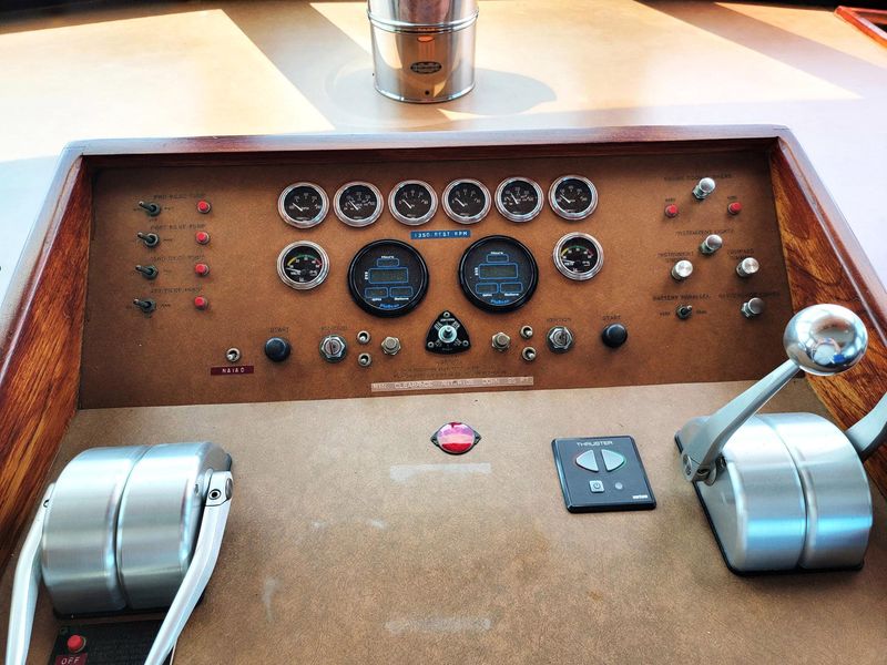 1983 Hatteras 61 Cockpit Motor Yacht