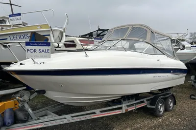 2003 Bayliner 212 Capri Cuddy
