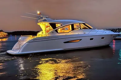 Tiara Yachts 5800 Sovran