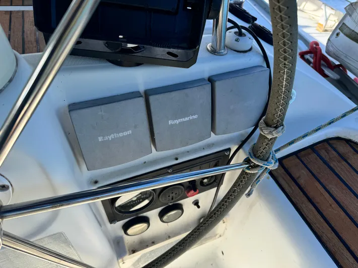 Heeling Alright Yacht Photos Pics Control panel of a 2001 Jeanneau Sun Odyssey 40 sailboat with Raymarine equipment.