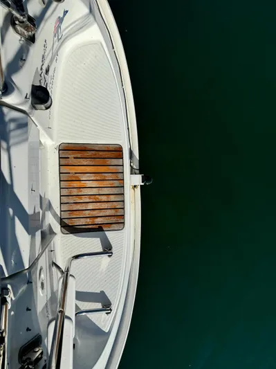 Heeling Alright Yacht Photos Pics Jeanneau Sun Odyssey 40 sailboat deck, 2001 model, with wooden platform over calm water.