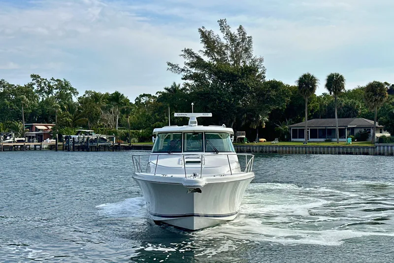 Last Chance Yacht Photos Pics Pursuit 38 LAST CHANCE - Bow Profile