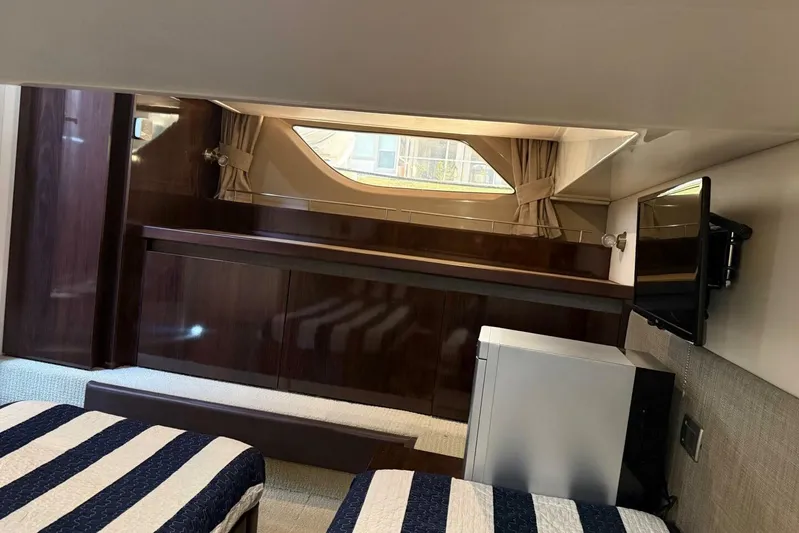 Lady Laura Yacht Photos Pics Interior cabin of 2016 Sea Ray Sundancer 400 yacht with twin beds and window.