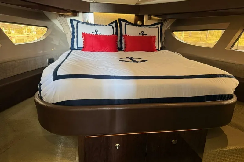 Lady Laura Yacht Photos Pics Luxurious 2016 Sea Ray Sundancer 400 cabin with nautical-themed bedding.