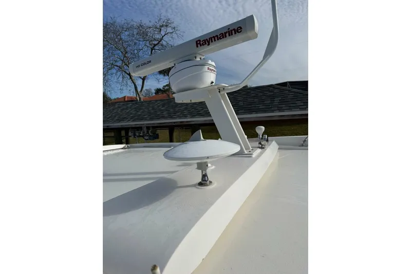 Lady Laura Yacht Photos Pics Radar equipment on 2016 Sea Ray Sundancer 400 yacht, featuring Raymarine technology.