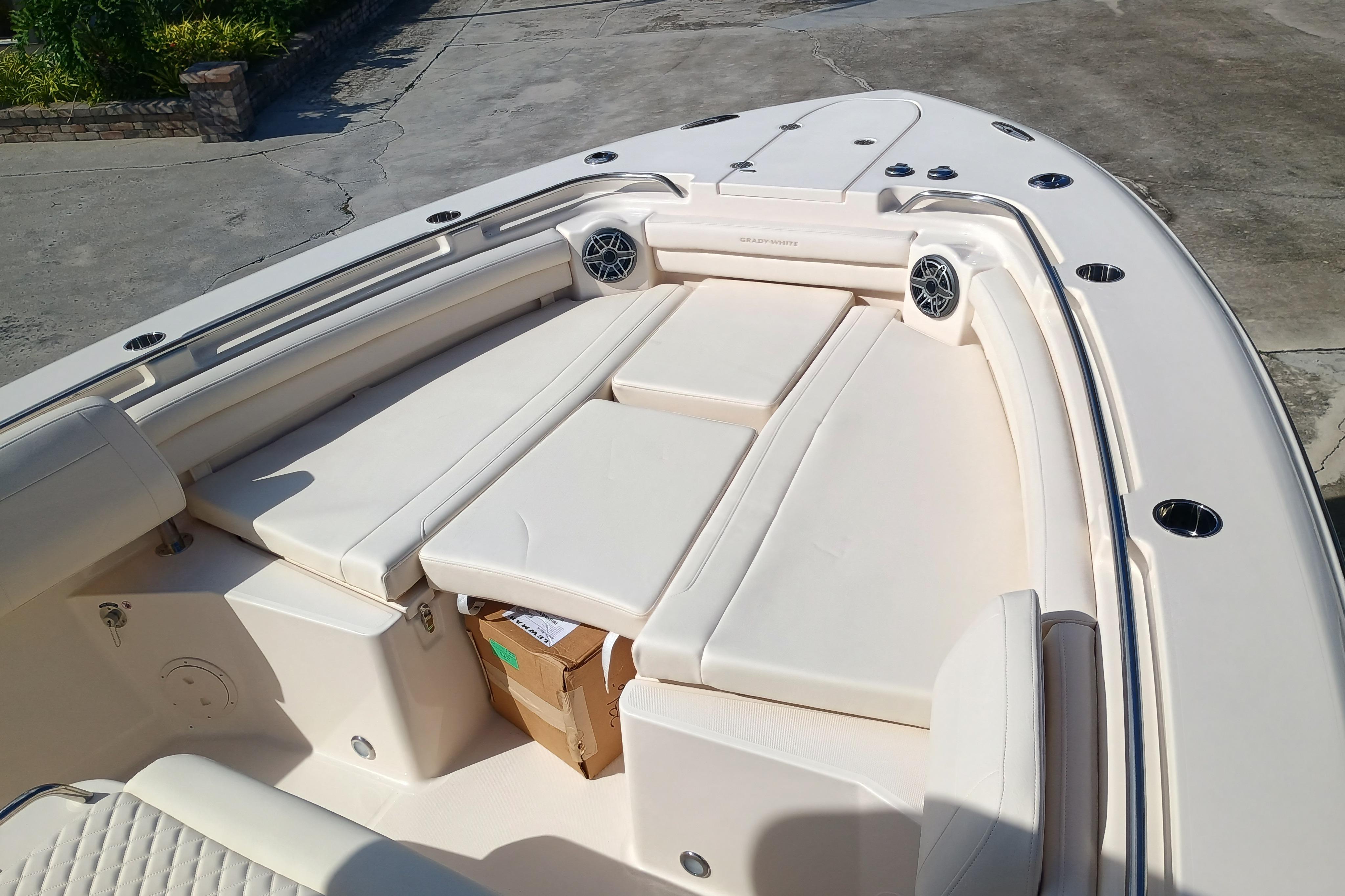 2026 Grady-White Canyon 336 - Image 13