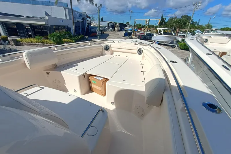 336-617 Yacht Photos Pics Interior view of Grady-White Canyon 336 boat, year 2026.