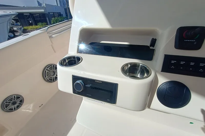 336-617 Yacht Photos Pics Interior view of Grady-White Canyon 336 boat, year 2026.