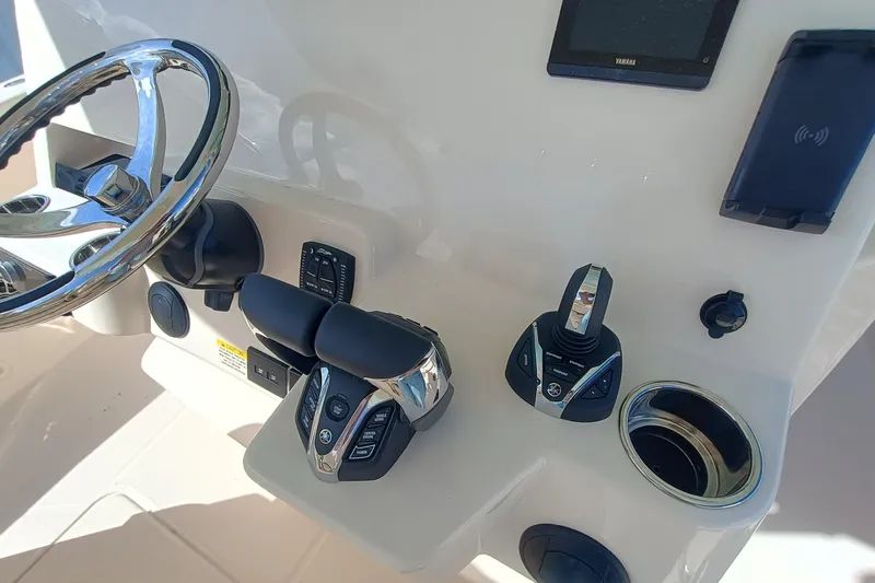 336-617 Yacht Photos Pics Control console of Grady-White Canyon 336 boat, year 2026.