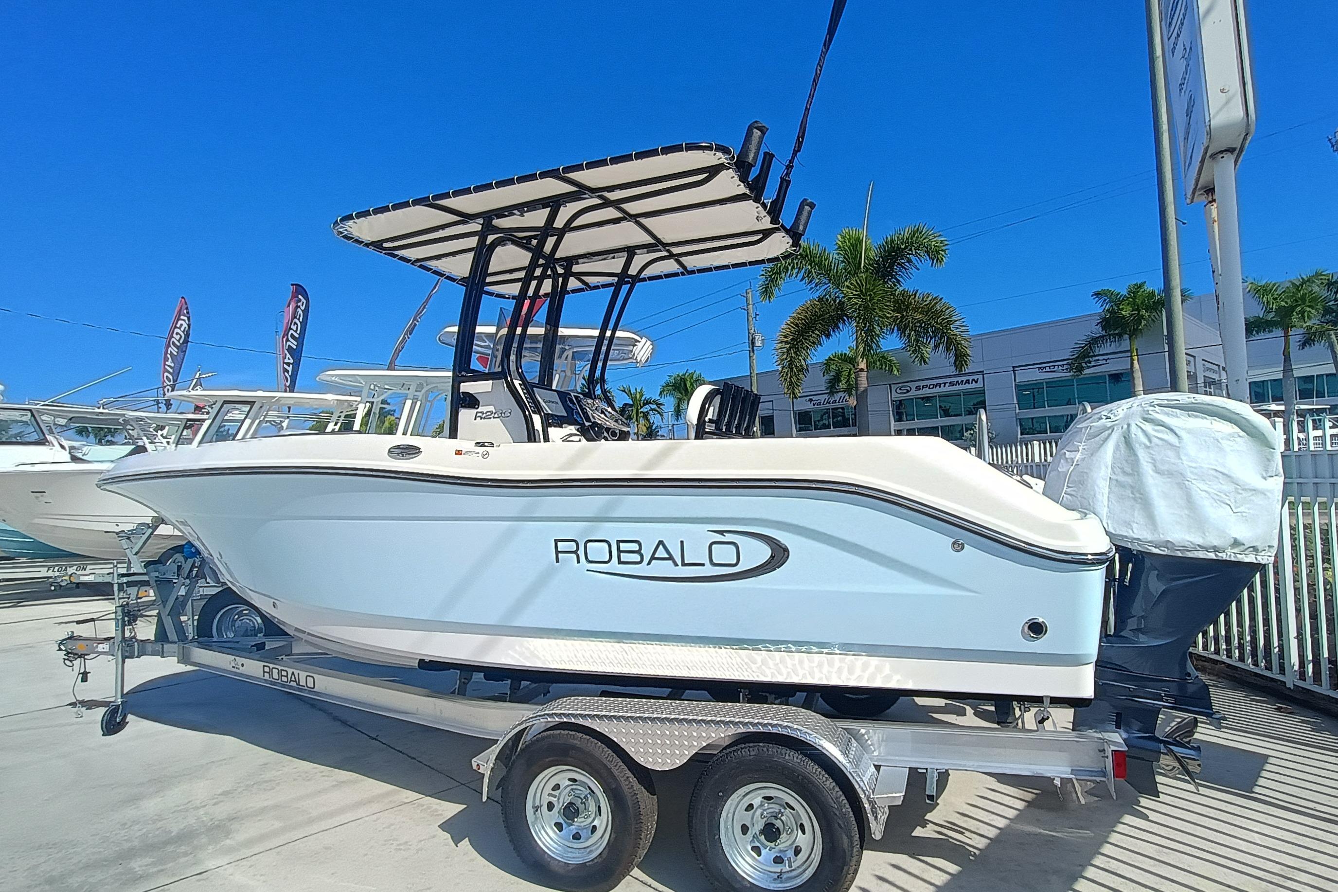 2026 Robalo R200 Center Console - Image 3