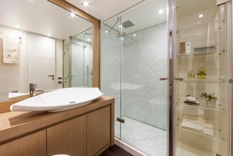  Yacht Photos Pics Manufacturer Provided Image