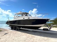 2017 Pursuit 325 OS