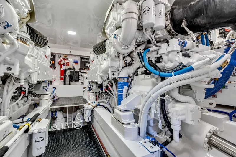 Champ Yacht Photos Pics 