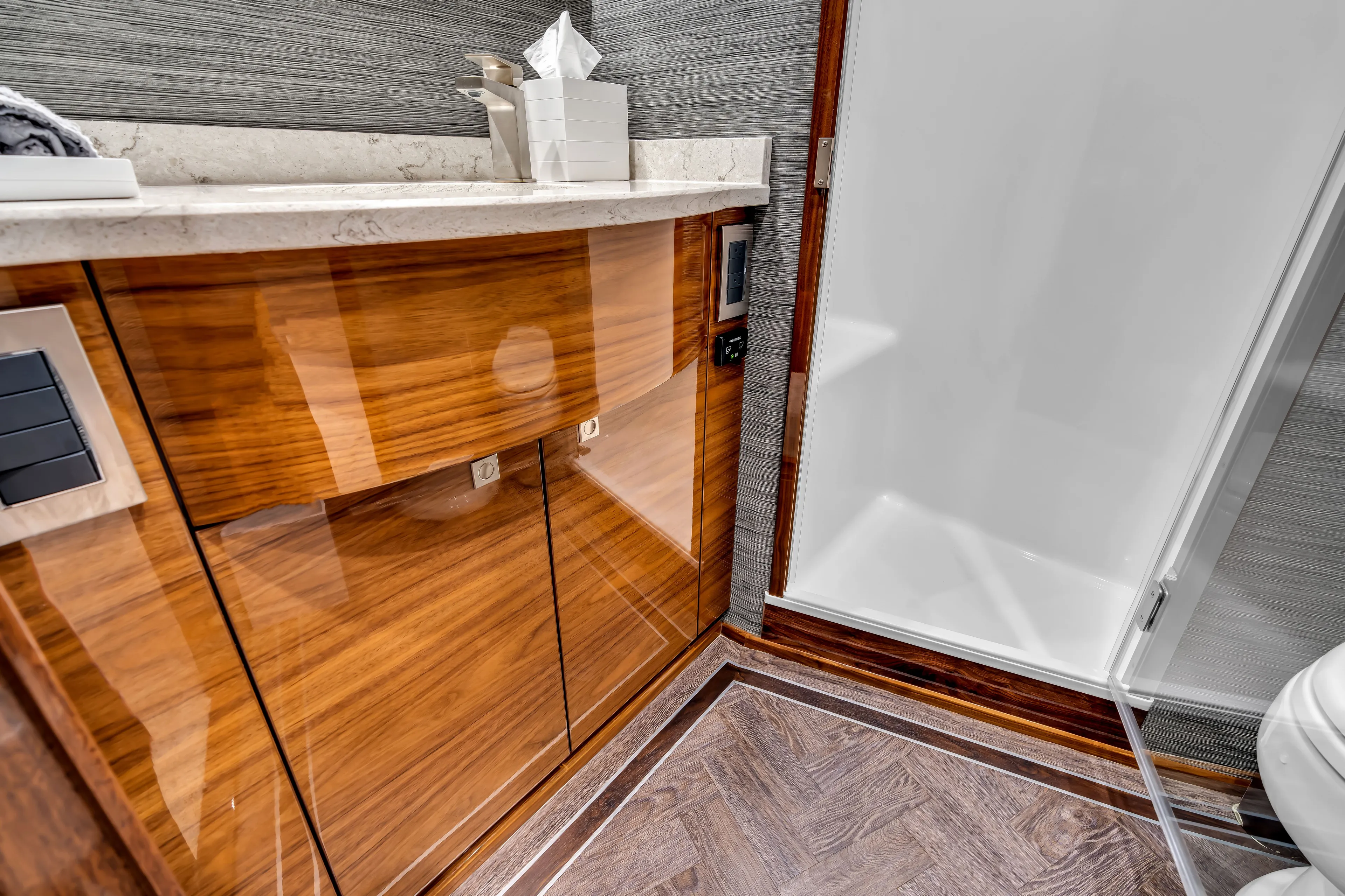 Champ Yacht Photos Pics 