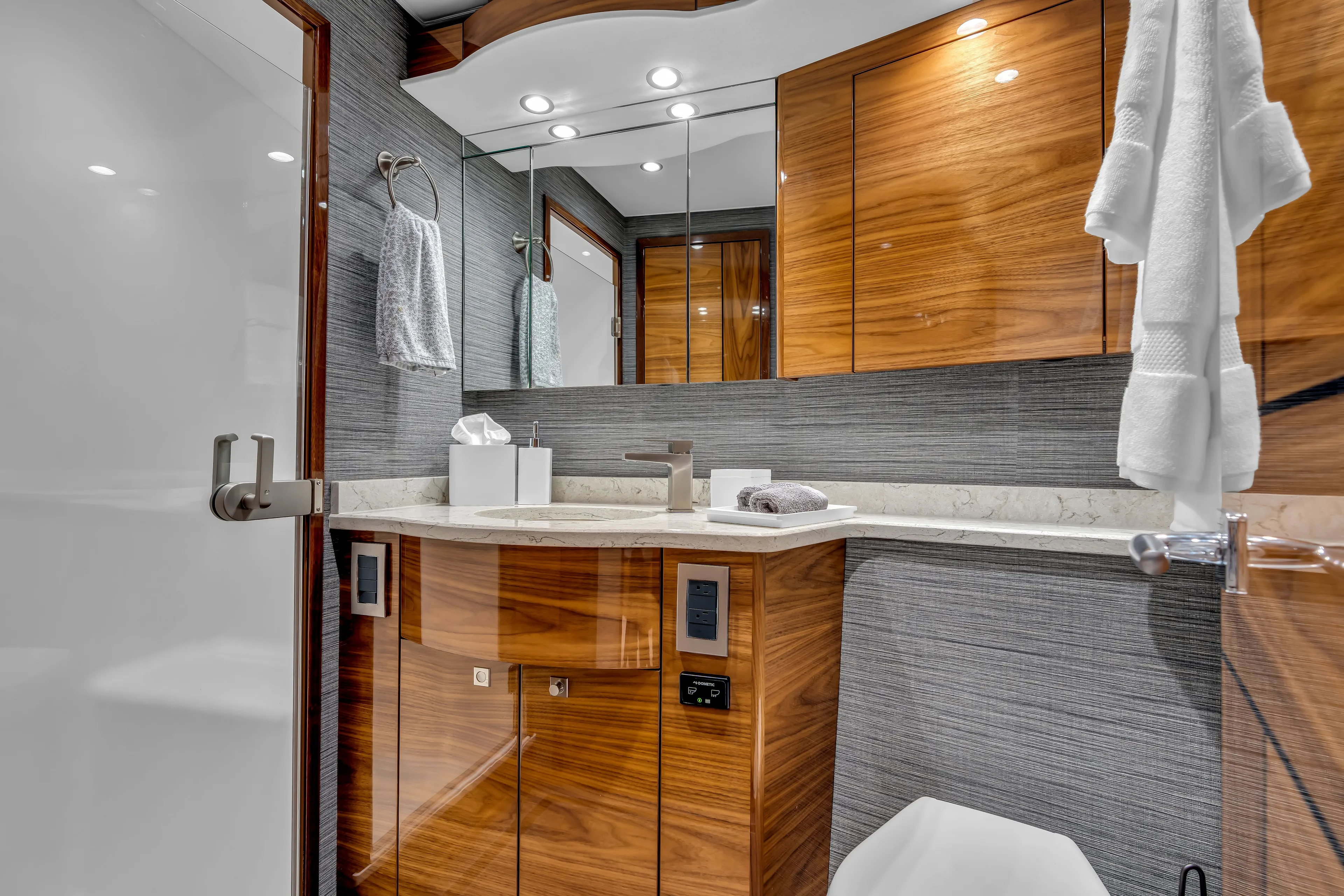 Champ Yacht Photos Pics 