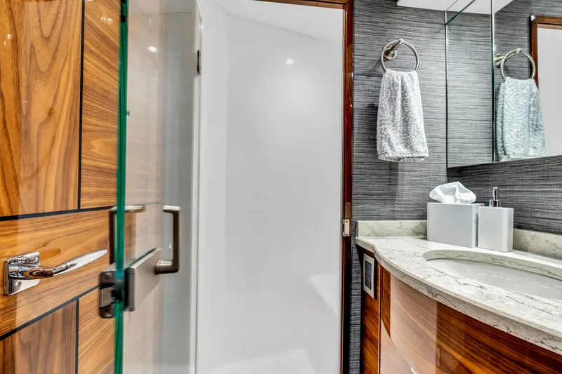 Champ Yacht Photos Pics 