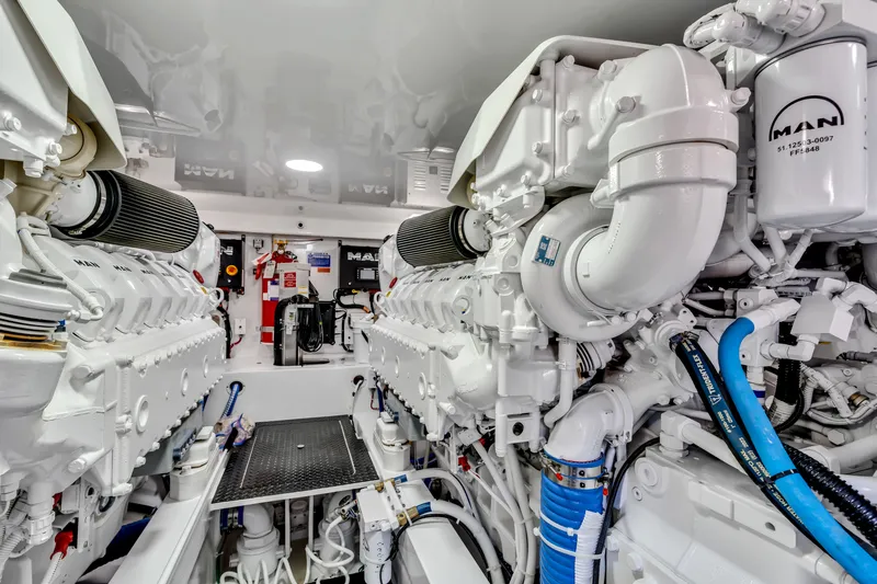 Champ Yacht Photos Pics 