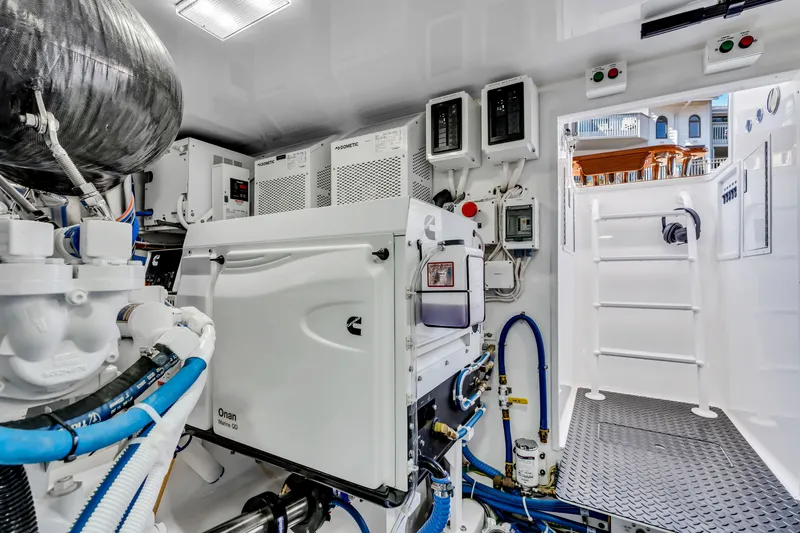 Champ Yacht Photos Pics 