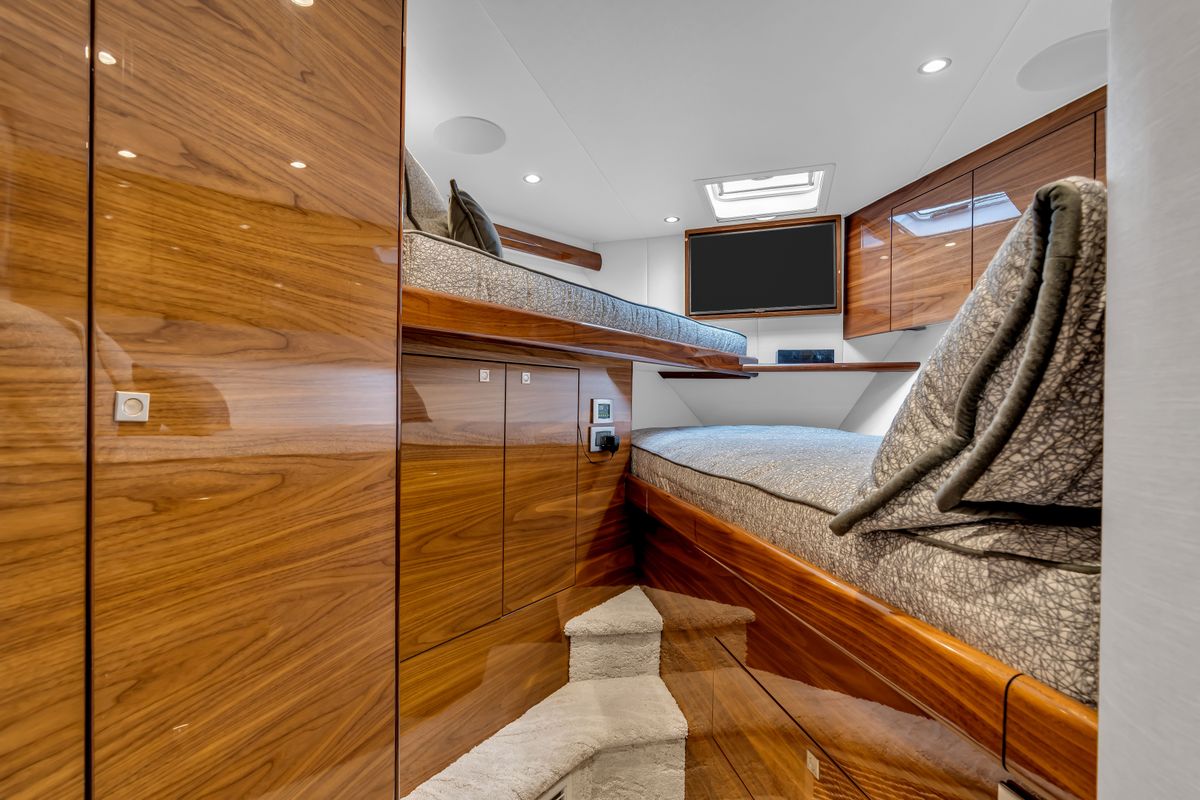 2025 Viking 58 