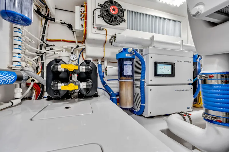 Champ Yacht Photos Pics 