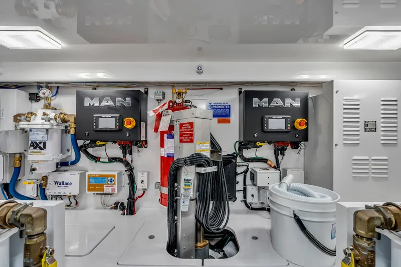 Champ Yacht Photos Pics 