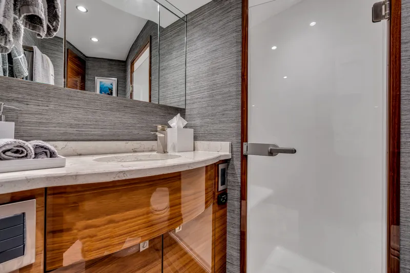 Champ Yacht Photos Pics 