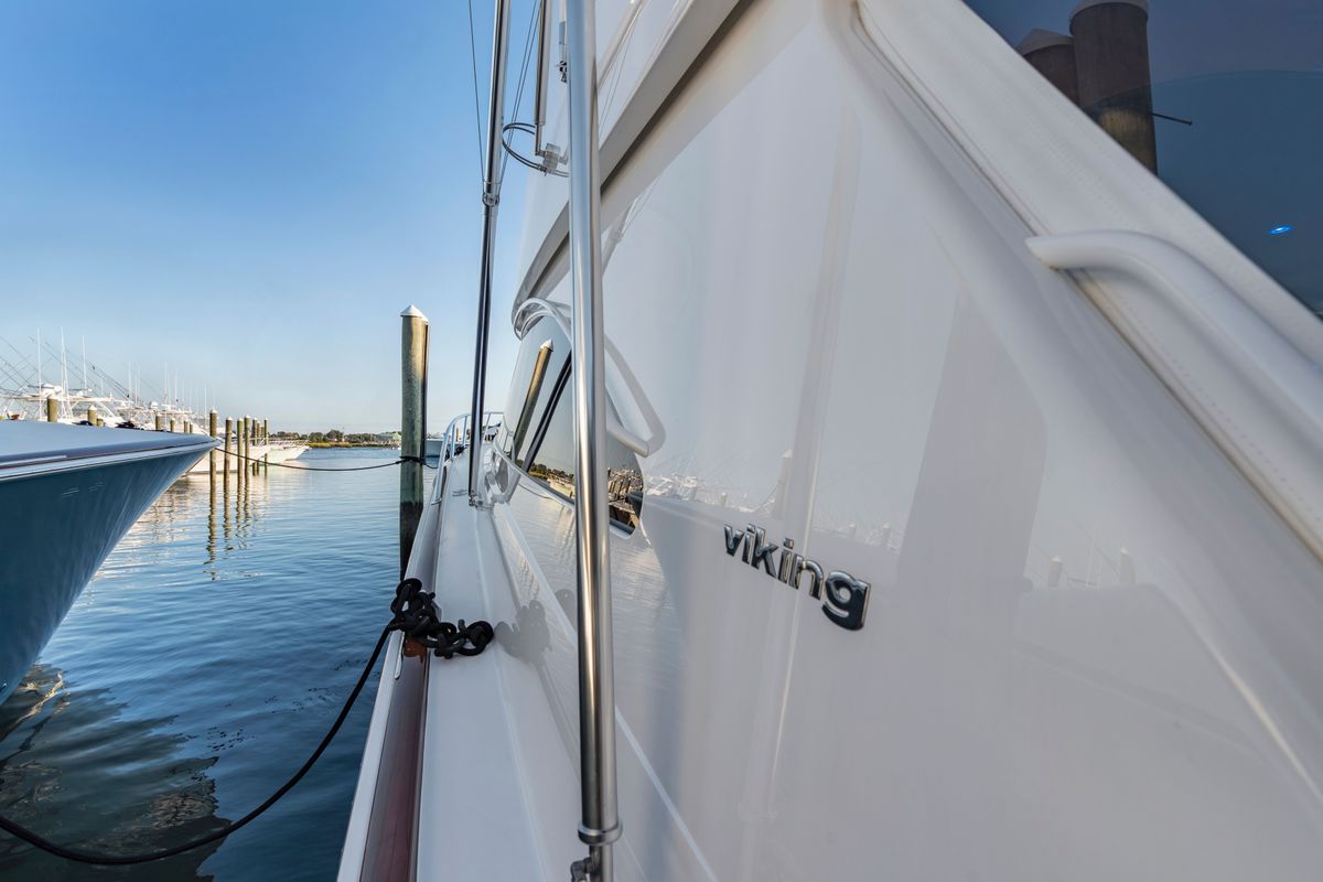 2025 Viking 58 