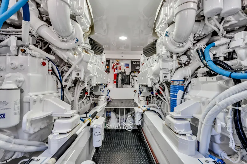 Champ Yacht Photos Pics 