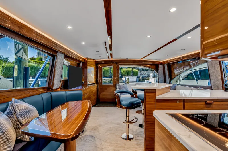 Champ Yacht Photos Pics 