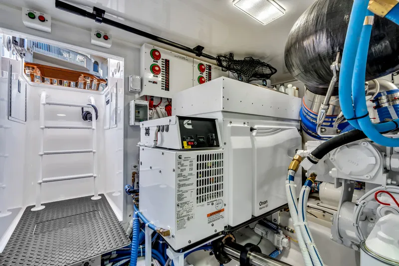 Champ Yacht Photos Pics 