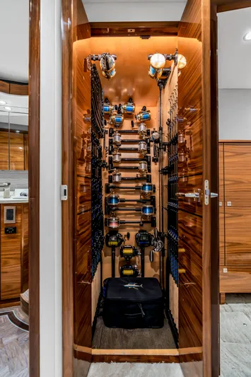 Champ Yacht Photos Pics 