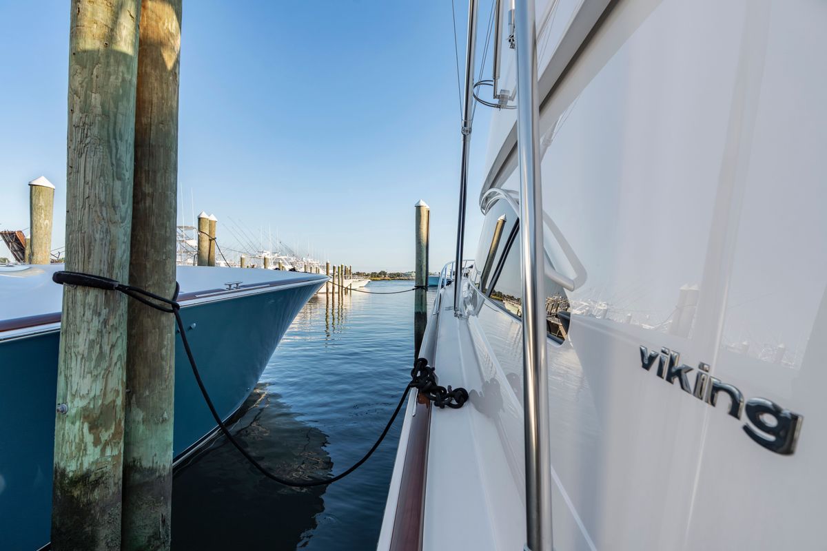 2025 Viking 58 