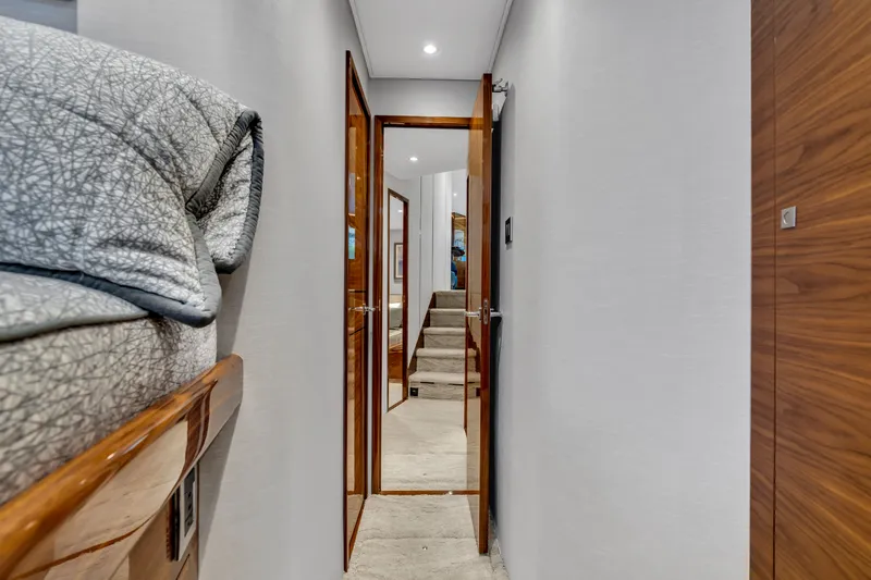 Champ Yacht Photos Pics 