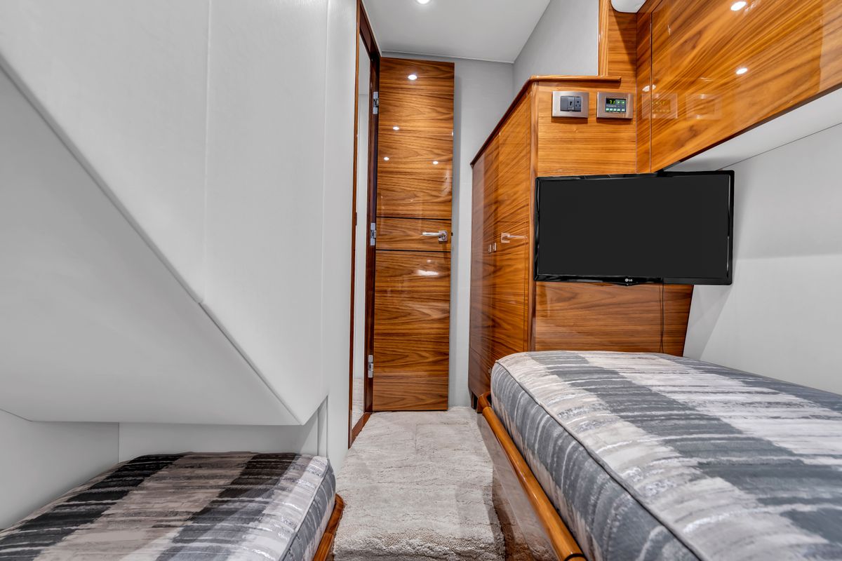 2025 Viking 58 