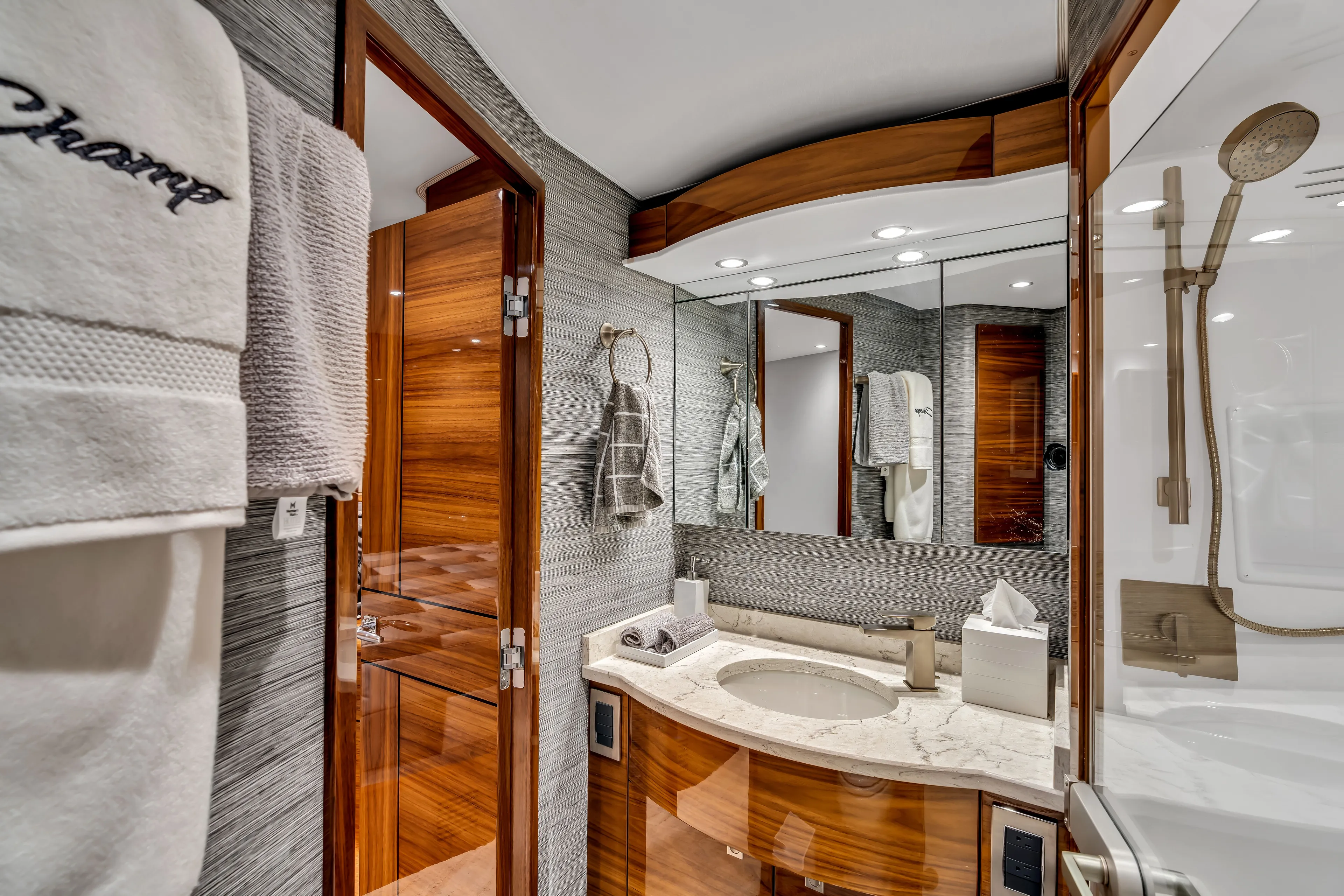 Champ Yacht Photos Pics 