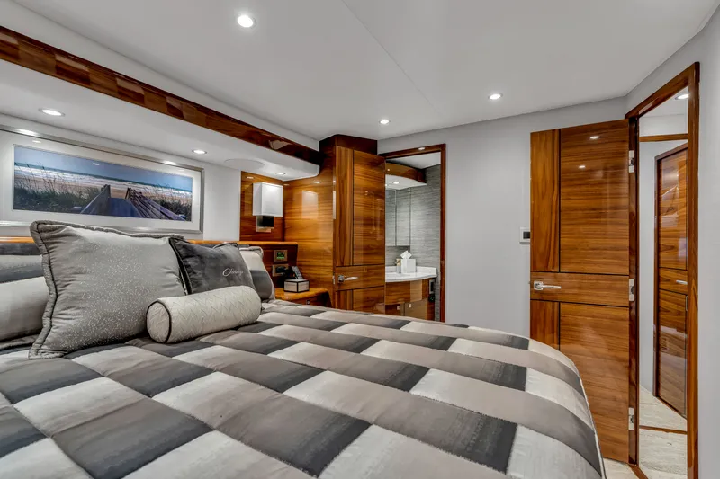 Champ Yacht Photos Pics 