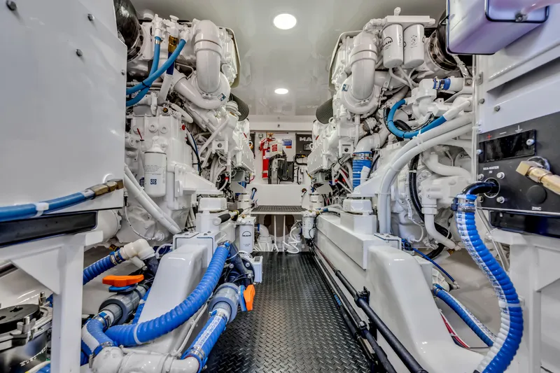 Champ Yacht Photos Pics 