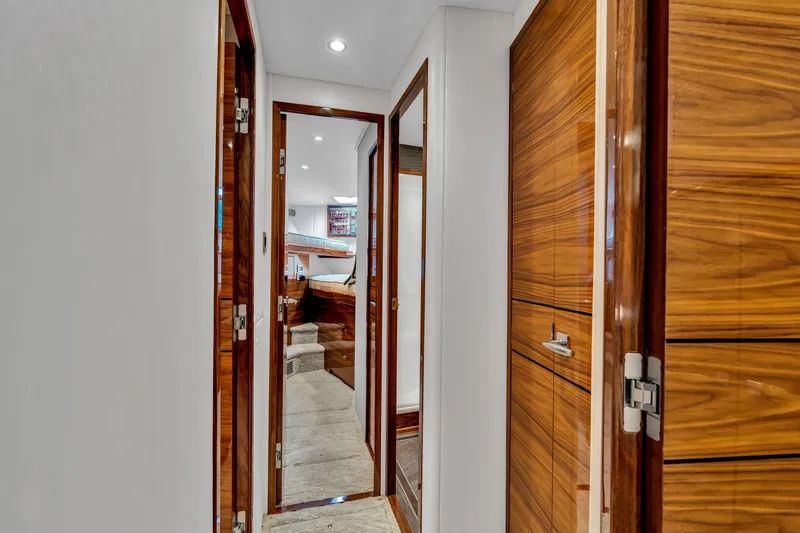 Champ Yacht Photos Pics 